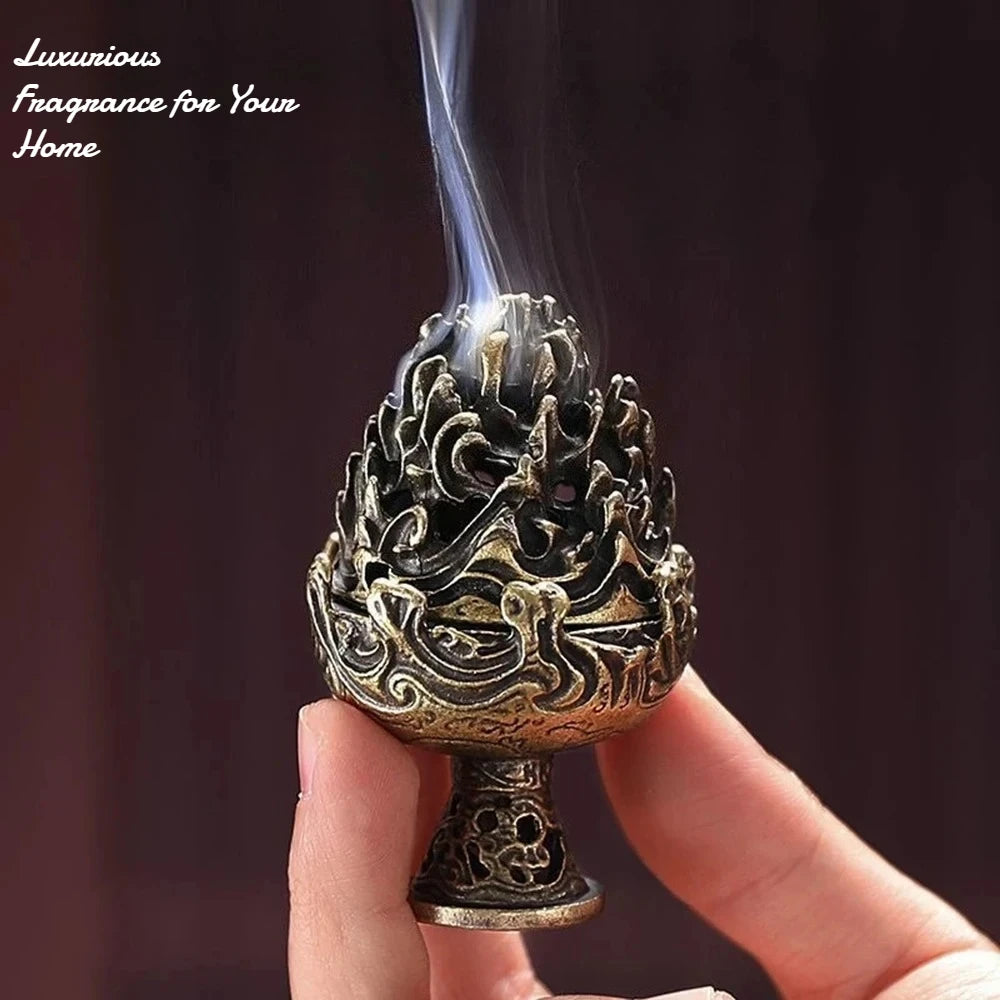 diffuseur d'encens bougie artisanal ornement métal doré motifs floraux couvercle bâtonnets pince bois salon