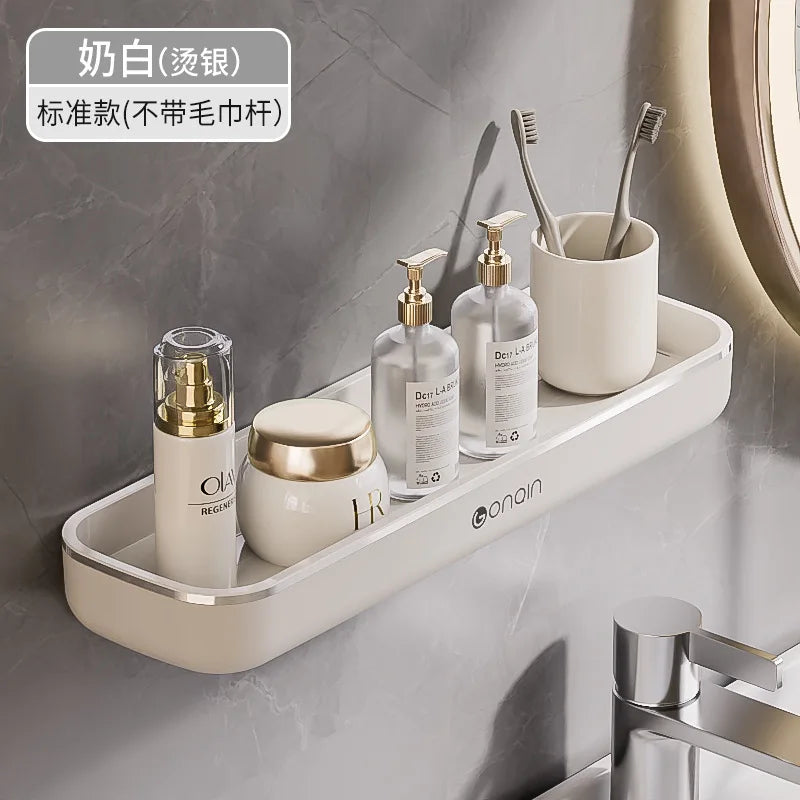 étagères rangement murales adhésives blanches modernes salle bain produits cosmétiques bouteilles lessive serviettes