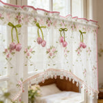 rideau floral transparent rose cerises franges perlées champêtre tringle intérieure maison