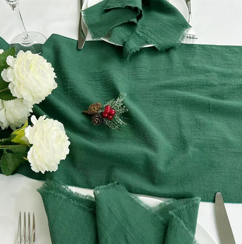 Chemin de table utilisé sur une table de mariage d'hiver