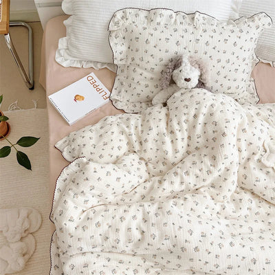 Housse de couette gaze coton floral 220x240 avec volants sur lit