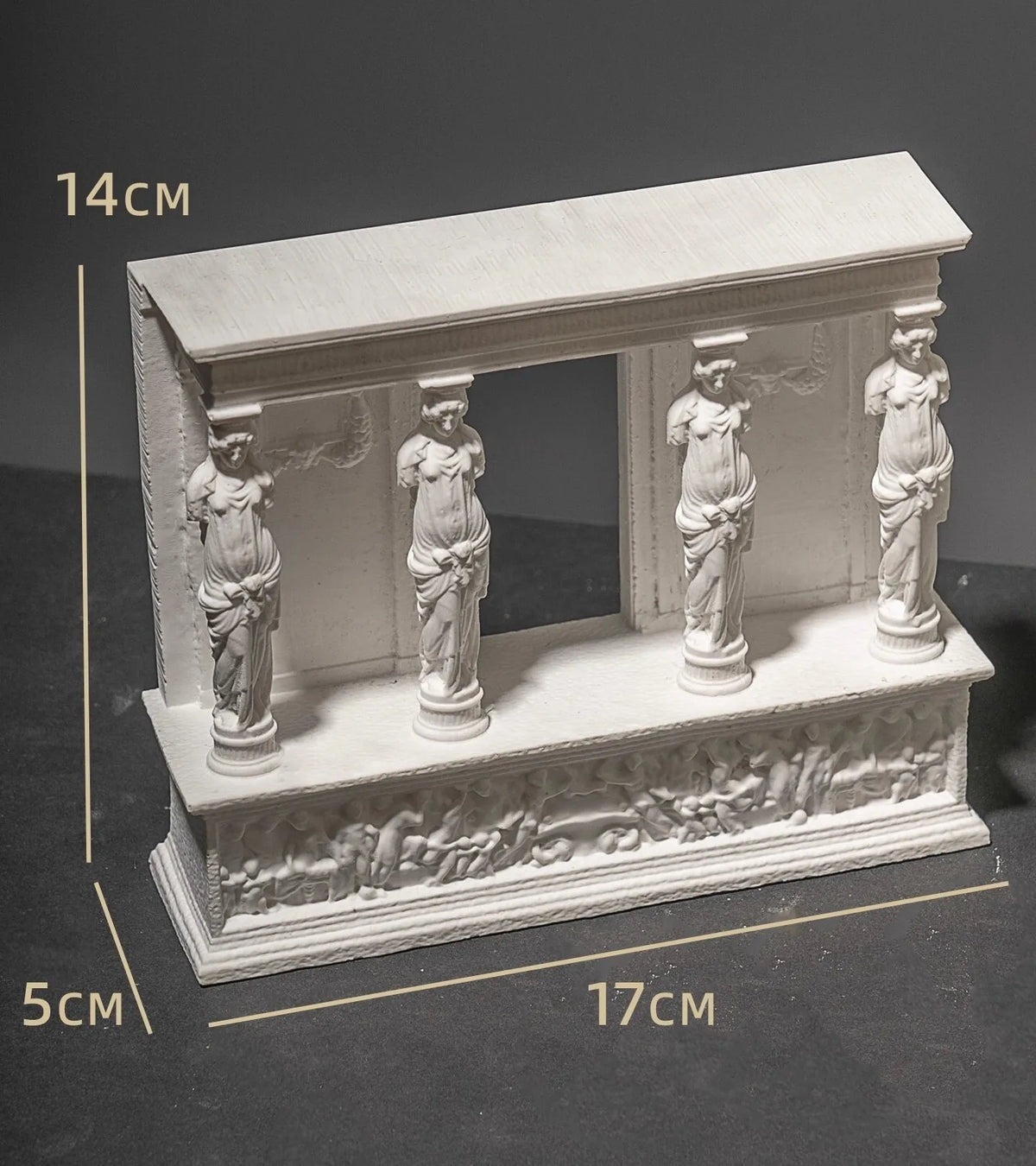 statue arc boîte bijoux blanc sculpté détails classique baroque ornemental decor salon
