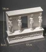 statue arc boîte bijoux blanc sculpté détails classique baroque ornemental decor salon