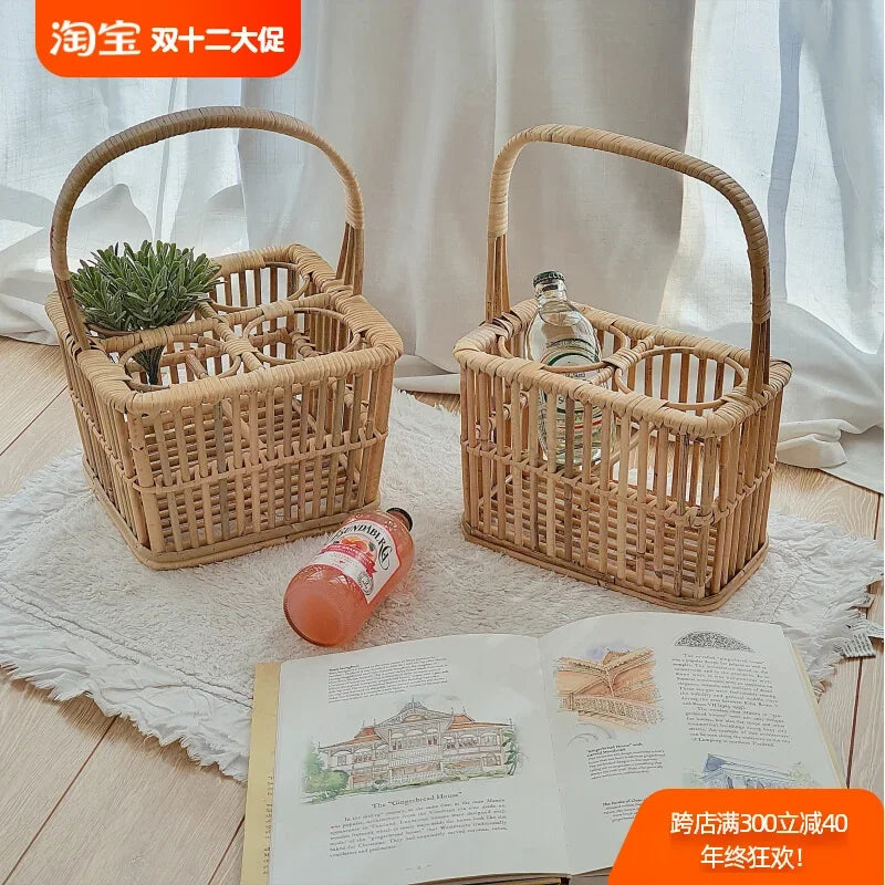 porte bouteilles vin rustique panier osier tressé bouteilles rosé rouge verres fruits plantes livres