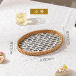 assiettes rotin motif floral moderne rustique fruits gâteau pain fourchette verre blanc intérieur