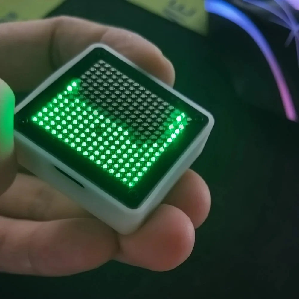 décoration ambiance led écran liquide boitier granuleux vis usb technologique minimaliste