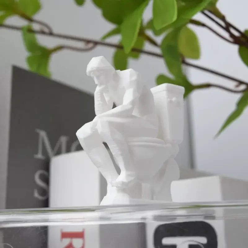 statue humoristique penseur assis toilettes blanc artistique parodie