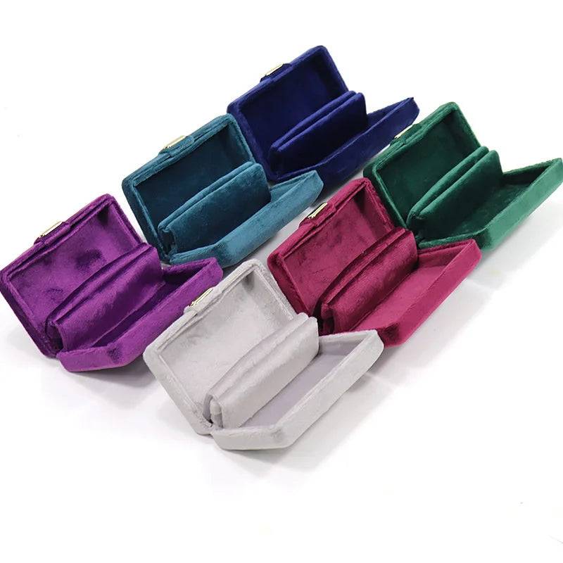 boîtes bijoux velours violet blanc boutons dorés anniversaire mariage fiançailles événements classiques