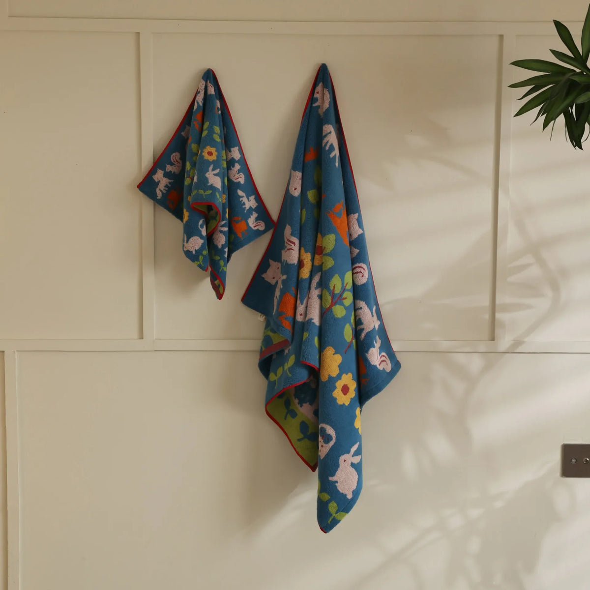 serviette enfantine coton fleuri absorption rapide lavable machine bleue verte