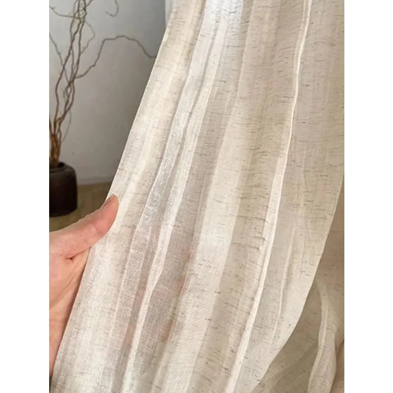 rideau moderne minimaliste beige clair rayures fines semi transparent fenêtre