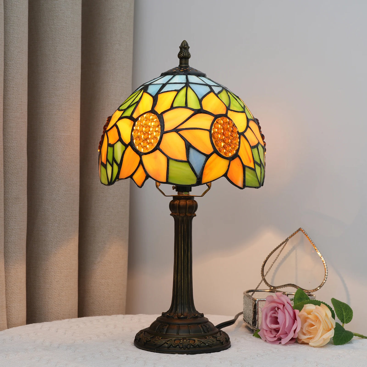 lampe table tournesols motif floral tiffany multicolore verre opaques élégante décoration chambre salon vintage