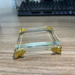 présentoir verre vert clair doré ornements végétaux animaux stylisés baroque deco chambre moderne