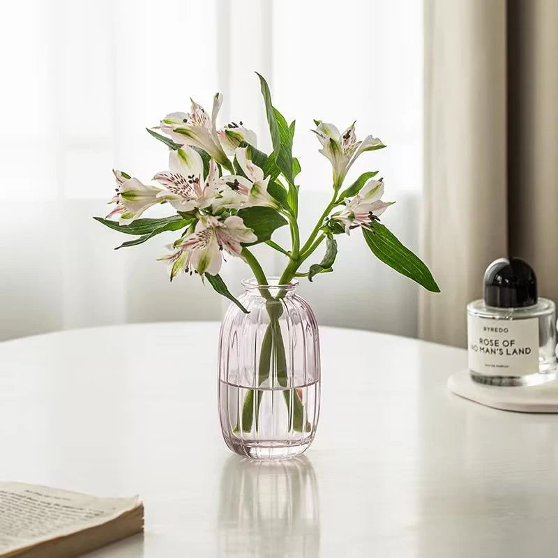 vases décoratifs modernes transparents rayures vertes fleurs maison table mariage