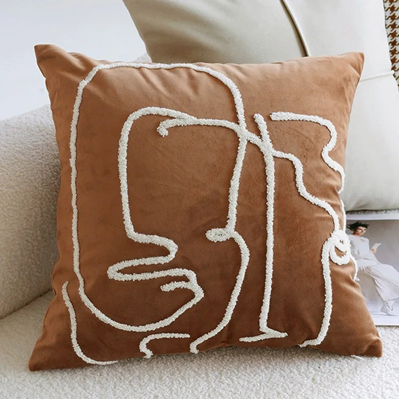 coussin décoratif patchwork motifs géométriques fleurs broderie blanche marron noir vert rose minimaliste maison
