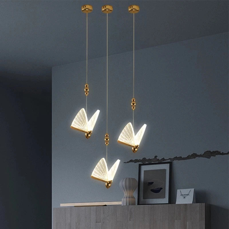 lampe suspendue moderne or blanc papillon filigrane chambre salon