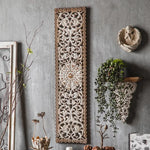 décoration murale vintage shabby chic motif floral bois fond gris blanc marron
