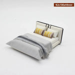 meubles miniature maison poupée lit table chevet bois classique blanc marron tissu floral tiroirs