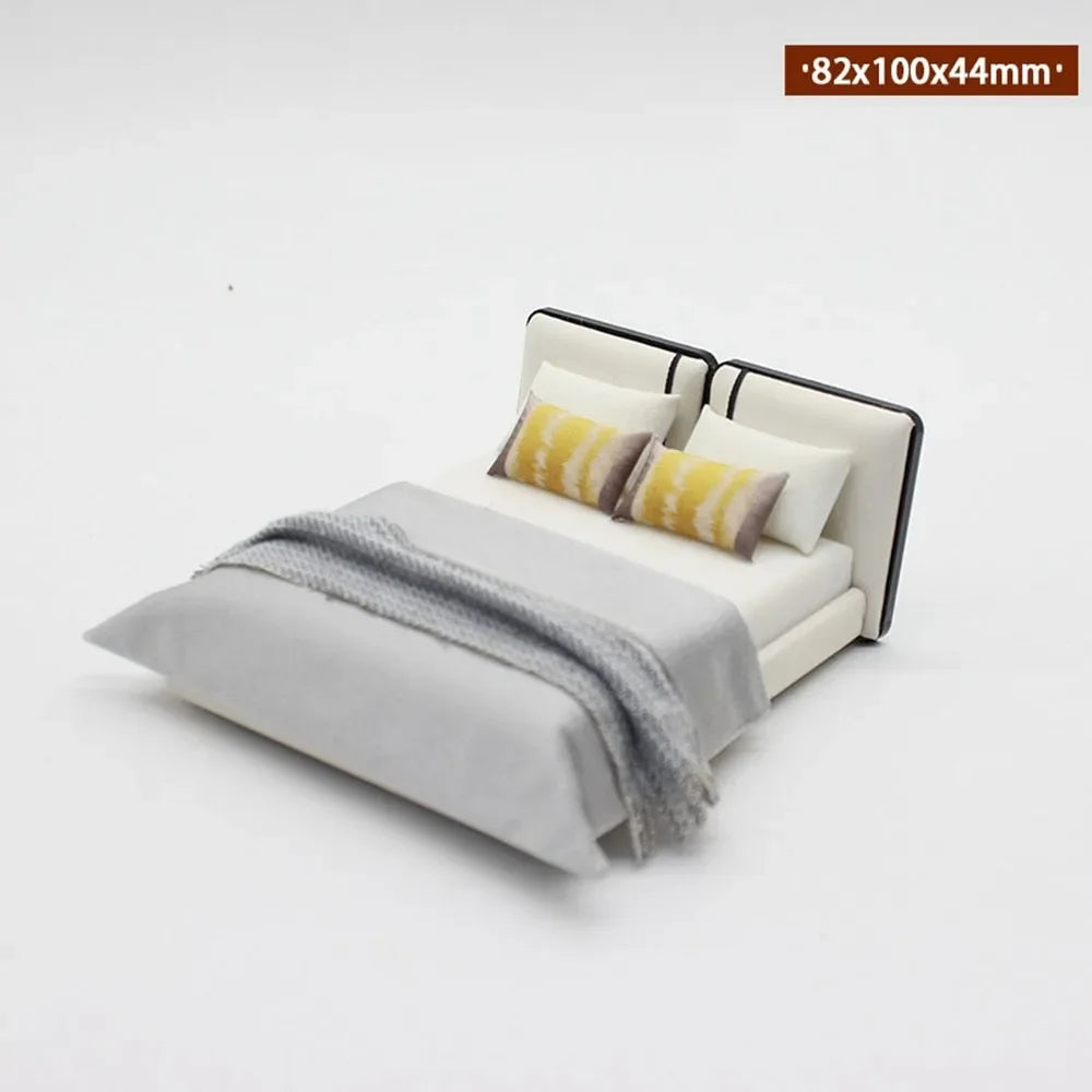 meubles miniature maison poupée lit table chevet bois classique blanc marron tissu floral tiroirs