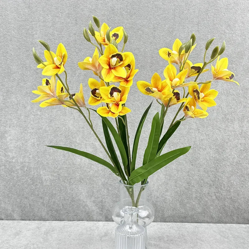 bouquet fleurs artificielles orchidées cymbidium roses blanches violettes jaunes décoration intérieure maison moderne minimaliste