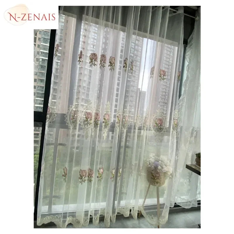 rideau tulle brodé fleurs transparent blanc rose vert élégant classique chambre salon