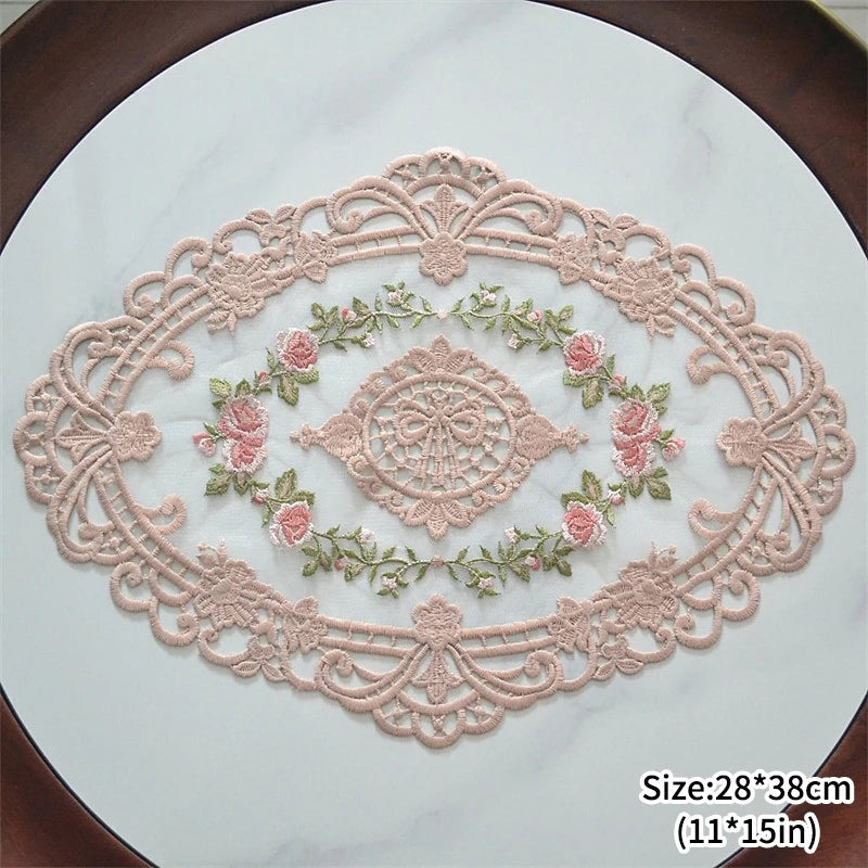 serviettes table vintage broderie florale dentelle rose blanc vert