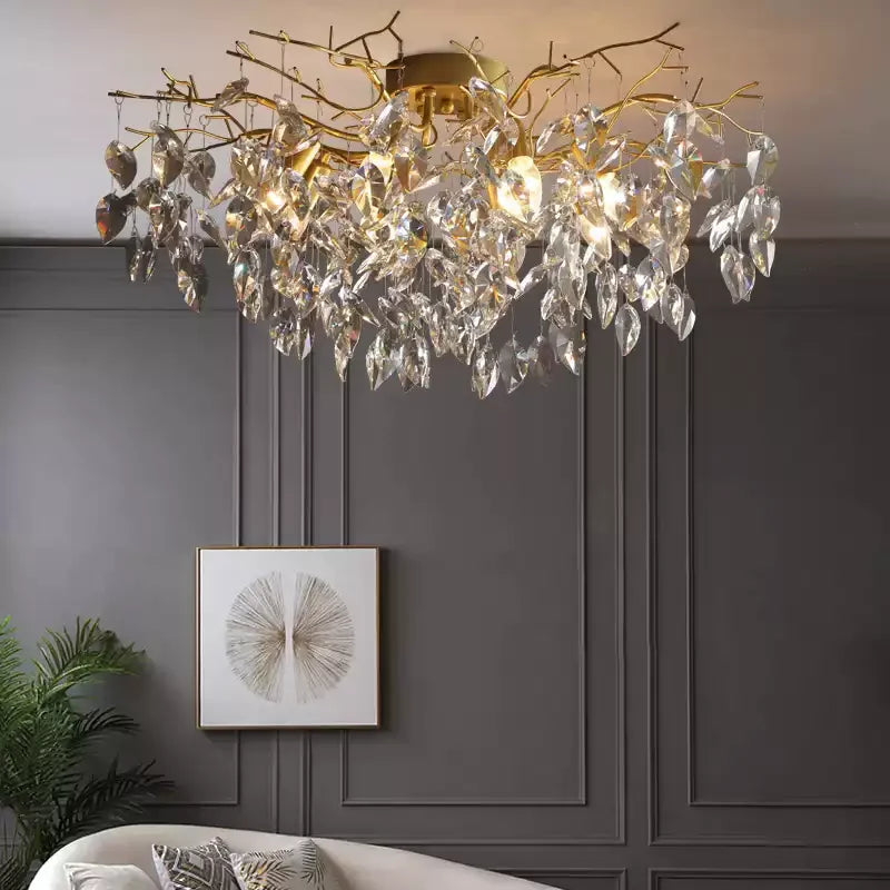 lustre cristal moderne élégant doré feuilles stylisées lumière froide naturelle chaude chambre salon
