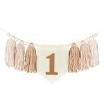 guirlande festivite couronne numerale deco chambre enfant motif pompon boho couleur neutre festive
