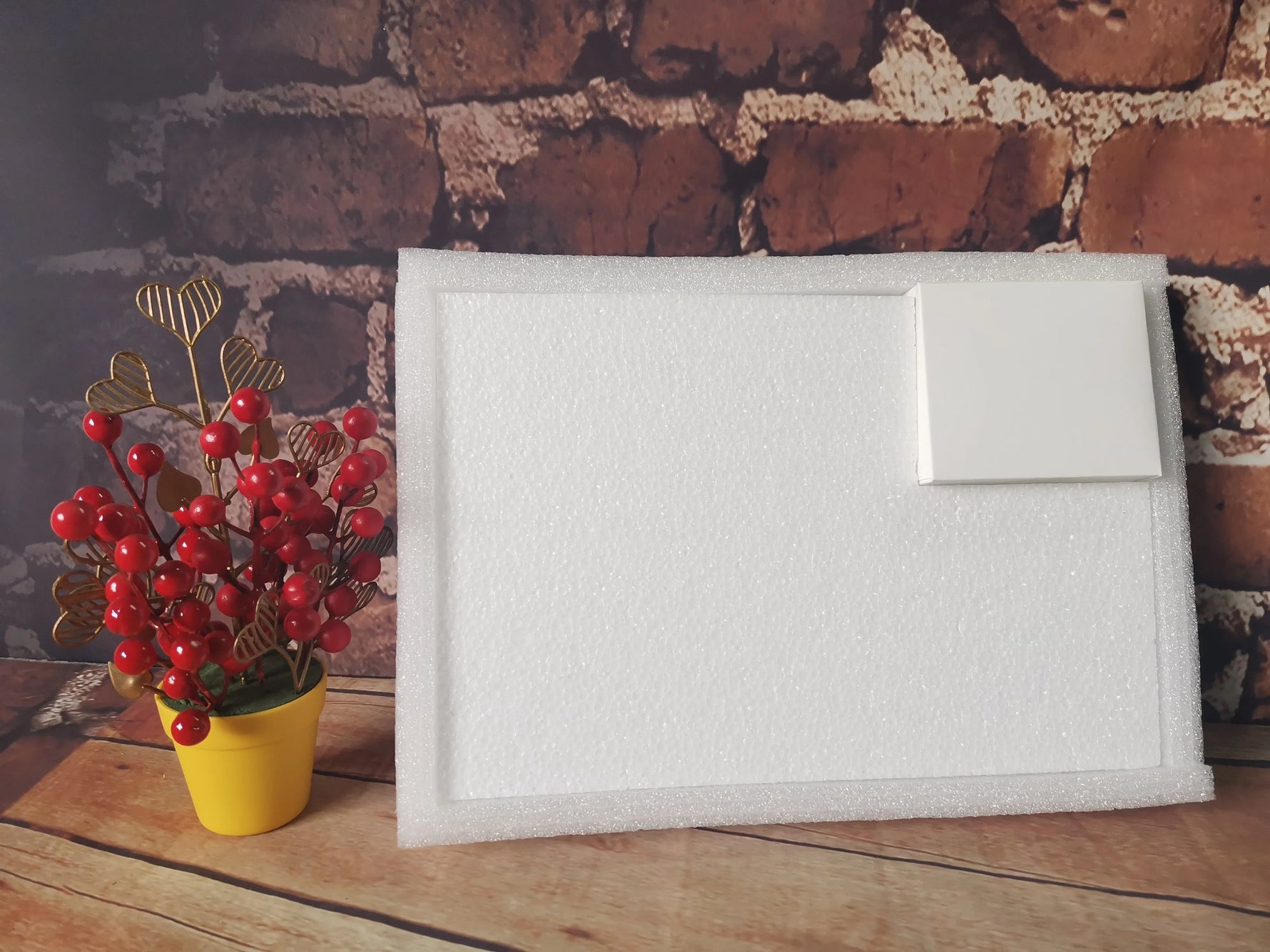 Enseigne lumineuse V8 couleur blanche allumée