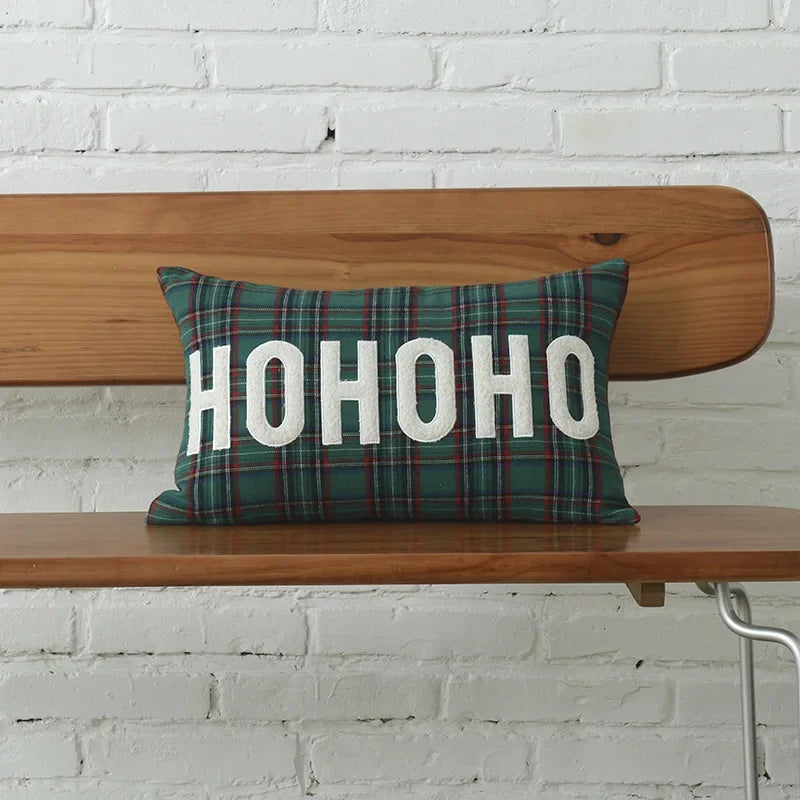 coussins brodés motif tartan vert rouge hoho joy noël decoration intérieure vintage moderne
