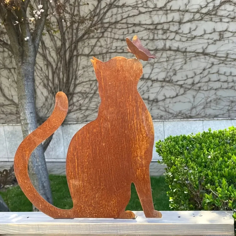décoration extérieure chat papillon métal rouille texturée rustique industrielle posée jardinière planche bois