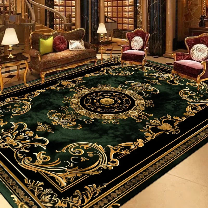 Le magnifique tapis persan vert foncé décoré de motifs dorés se marie parfaitement avec les meubles vintage et les accents de couleurs dans cette pièce aux allures d'élégance raffinée.