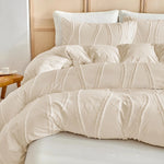 Housse de couette beige style Boho sur un lit