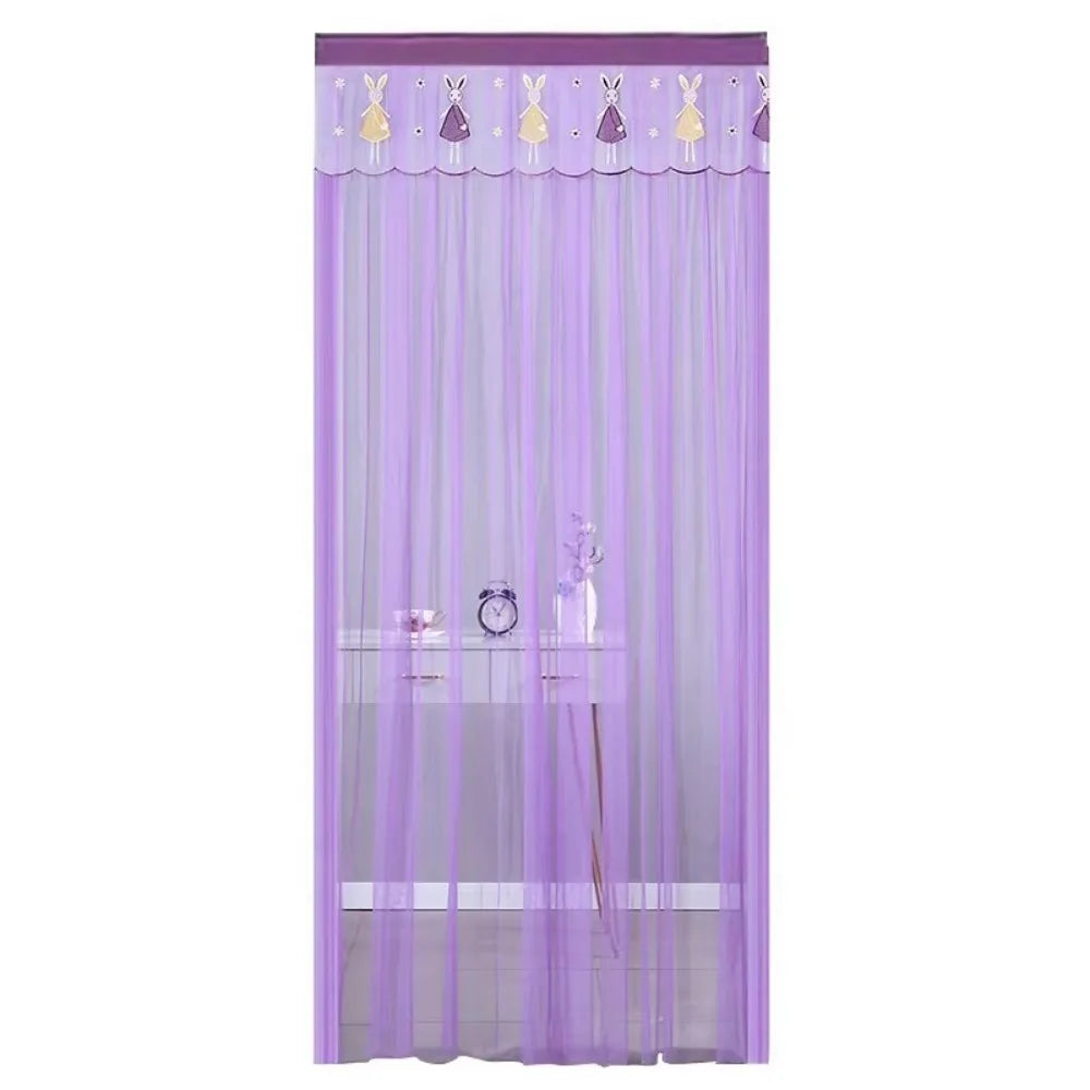 rideau porte decoratif rose violet turquoise personnages enfants plissures bordure motifs translucide enfantin barre