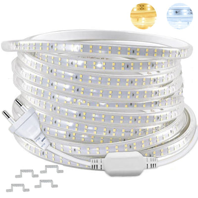 Bande LED 220V étanche IP65 installée dans un jardin avec éclairage blanc chaud