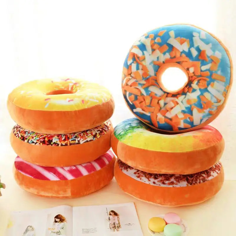 coussin donut forme ronde peluche animée couleurs variées glaçage sucre coloré décoration intérieure sofa