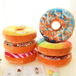 coussin donut forme ronde peluche animée couleurs variées glaçage sucre coloré décoration intérieure sofa