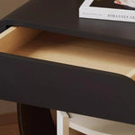 table chevet moderne minimaliste bois noir tiroir double porte chambre noire crèmeintérieurclair