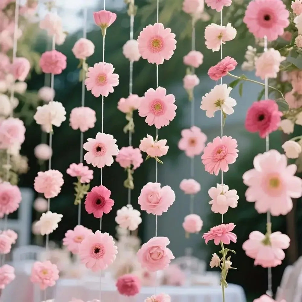 décoration intérieure guirlande florale rose mixte romantique chambre fil transparent