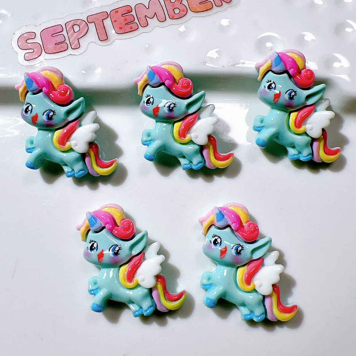 figurines licorne animaux dessin animé colorées résine kawaii scrapbooking bricolage décoration artisanat mignon cartoony