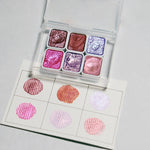 peintures aquarelle palette compacte bleu vert violet rose beige jaune blanc texture granuleuse opaques