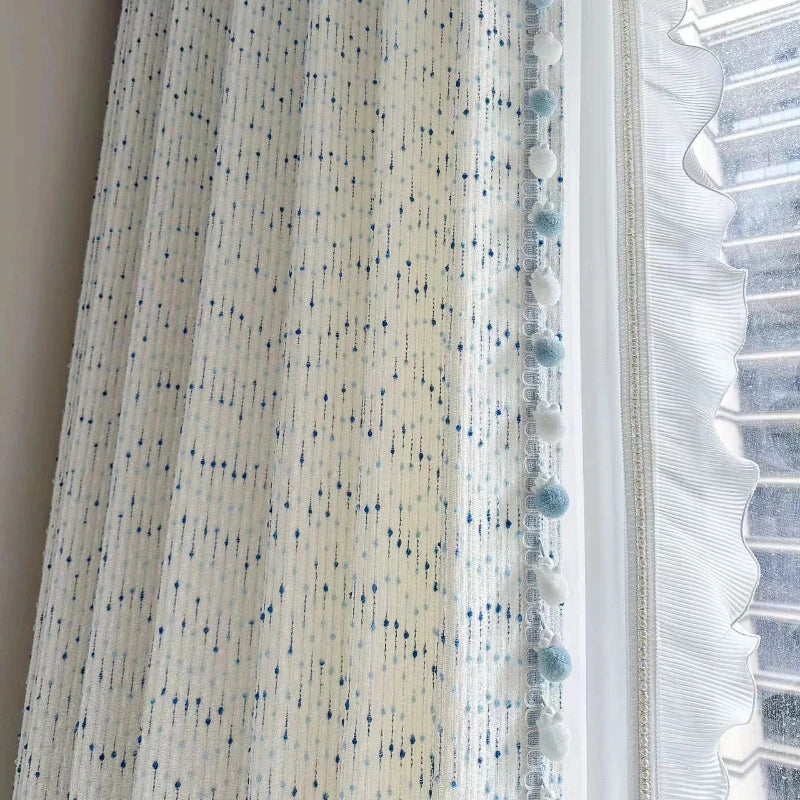 rideau moderne blanc bleu clair points pompons décoratif translucide fenêtre salon chambre enfant maison