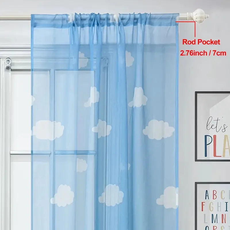 rideau moderne nuages blancs imprimés bleu clair translucide chambre enfant fenêtre française