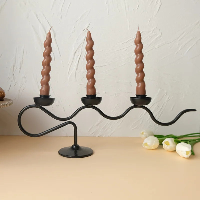 chandeliers modernes métal texturé bougeoirs simples décor maison noir beige