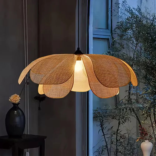 lampe suspendue rotin tissé pétale naturelle luminaire salon salle manger décoration maison moderne
