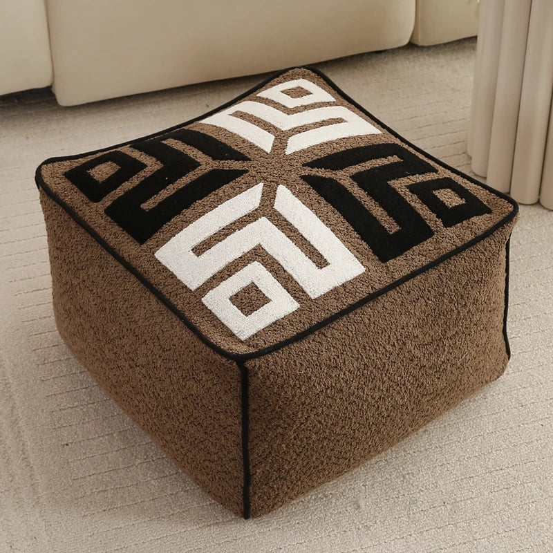 Coussin de sol épais Teddy crème dans intérieur cosy