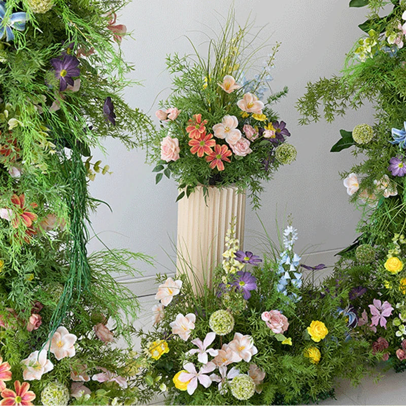 décoration murale bouquet fleurs artificielles roses blanches jaunes bleues feuilles vertes mariage fête événement