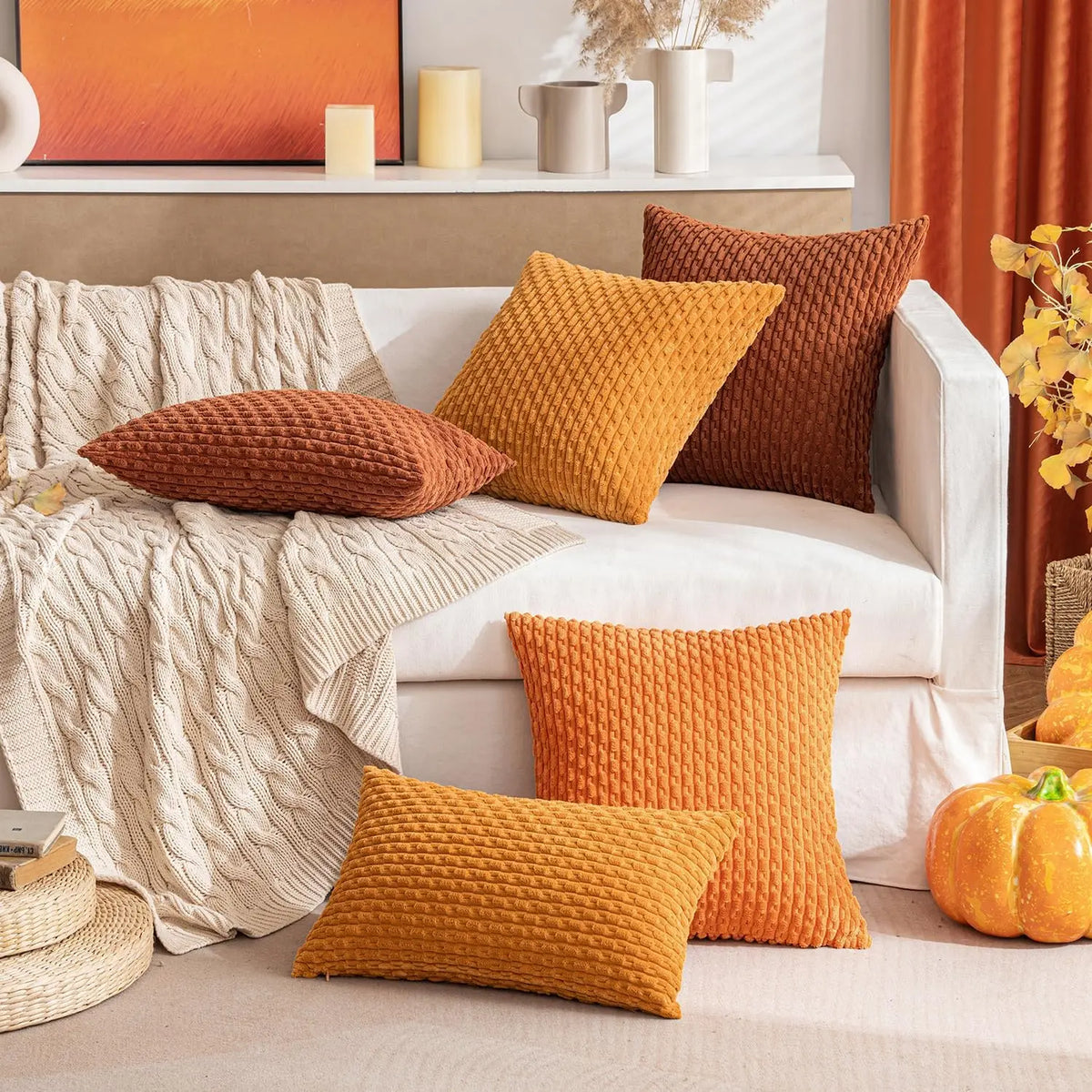coussin carré orange texture tissée moderne garnissage blanc canapé salon décoration maison