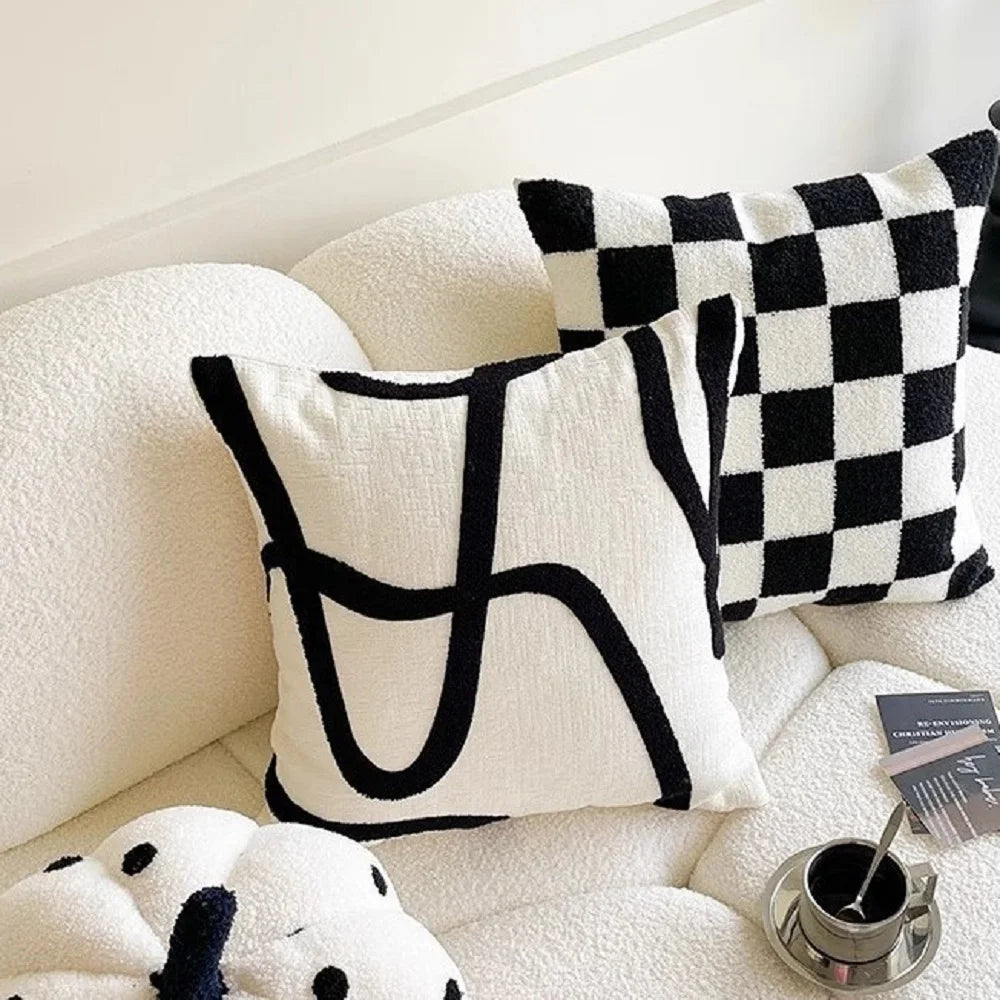 housse coussin décorative polyester coton blanc noir motif carreaux contemporain respectueux environnement maison hospitalière