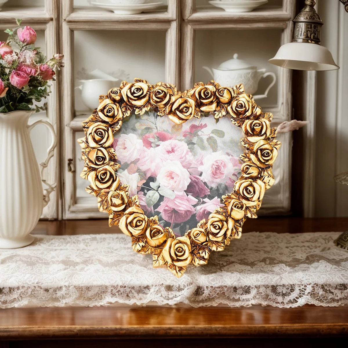 cadre photo or rose moderne baroque roses sculptées fond floral support noir