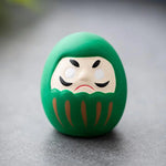 statuette japonaise daruma orange rouge noir vert violet rose blanche bonheur traditionnelle maison